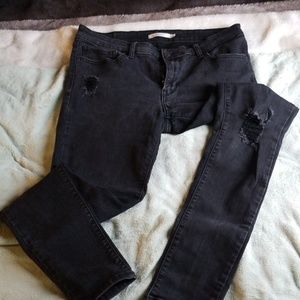 Black Levi's 711 skinny jeans